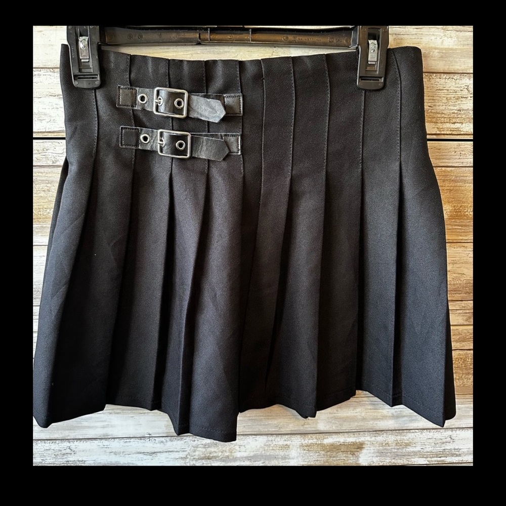 🖤 Black Pleated Buckle Mini Skirt Punk Goth Grunge Y2K Size S 3-5